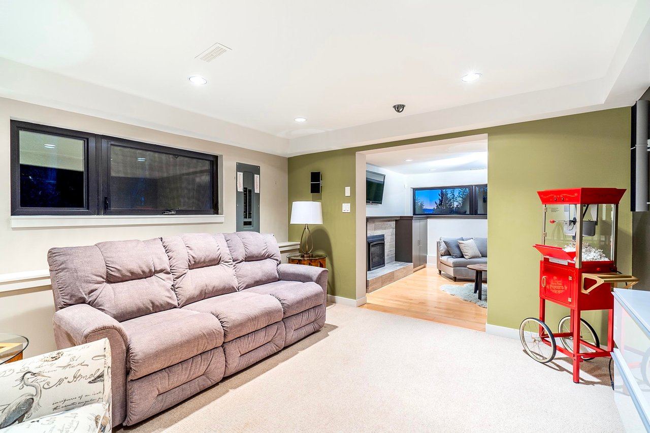 3925 Viewridge Pl
