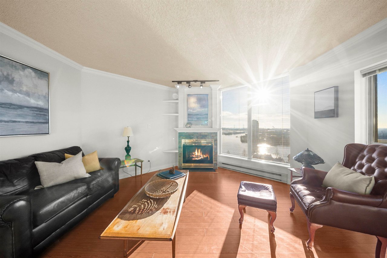1604-1135 Quayside Dr