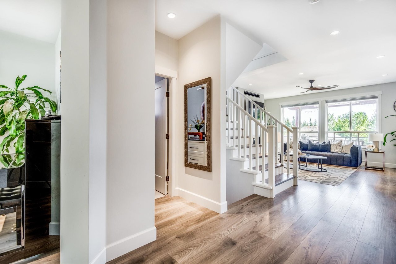 12 Greenleaf Dr