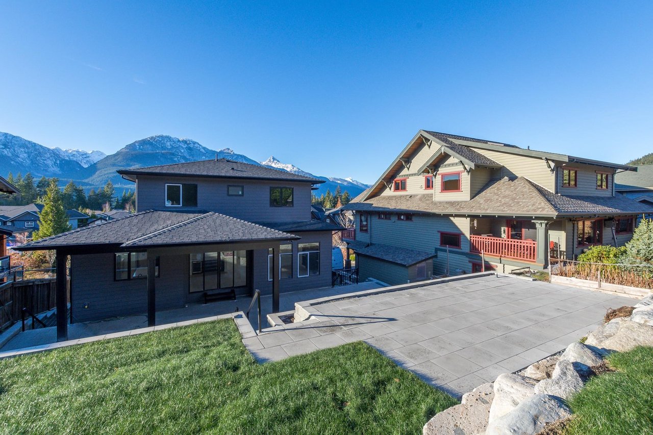 1066 Jay Cres