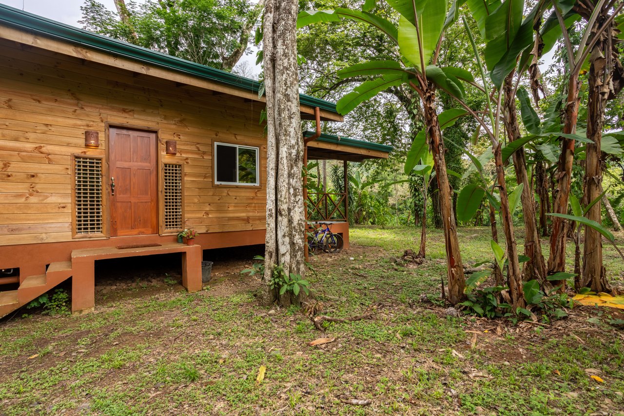 BARU RIVERFRONT HOME CLOSE TO THE BEACH IN DOMINICAL COSTA RICA