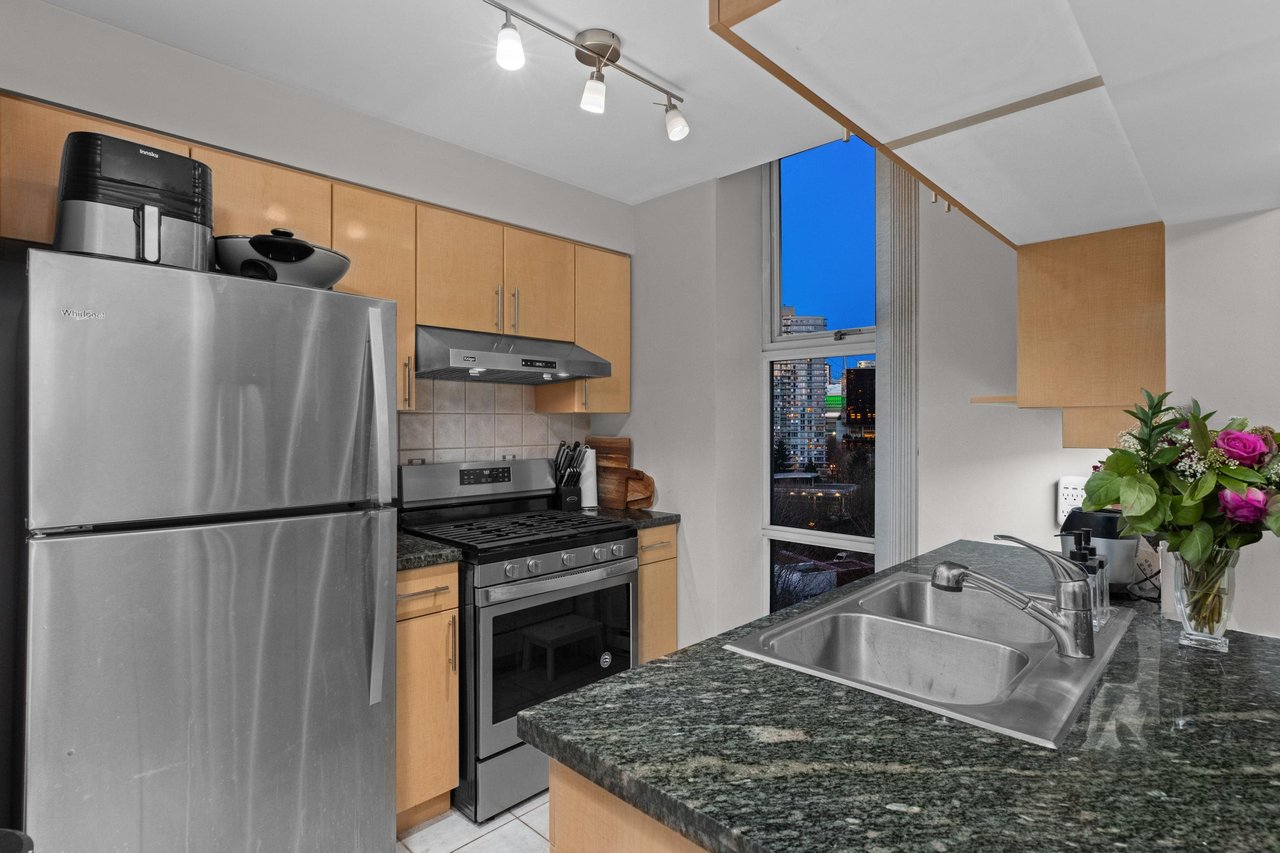 1003-1099 Marinaside Cres