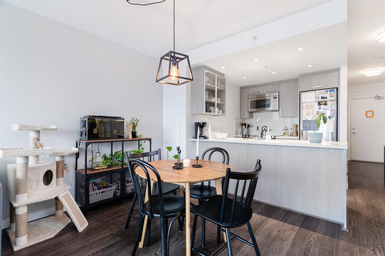 303-933 E Hastings St