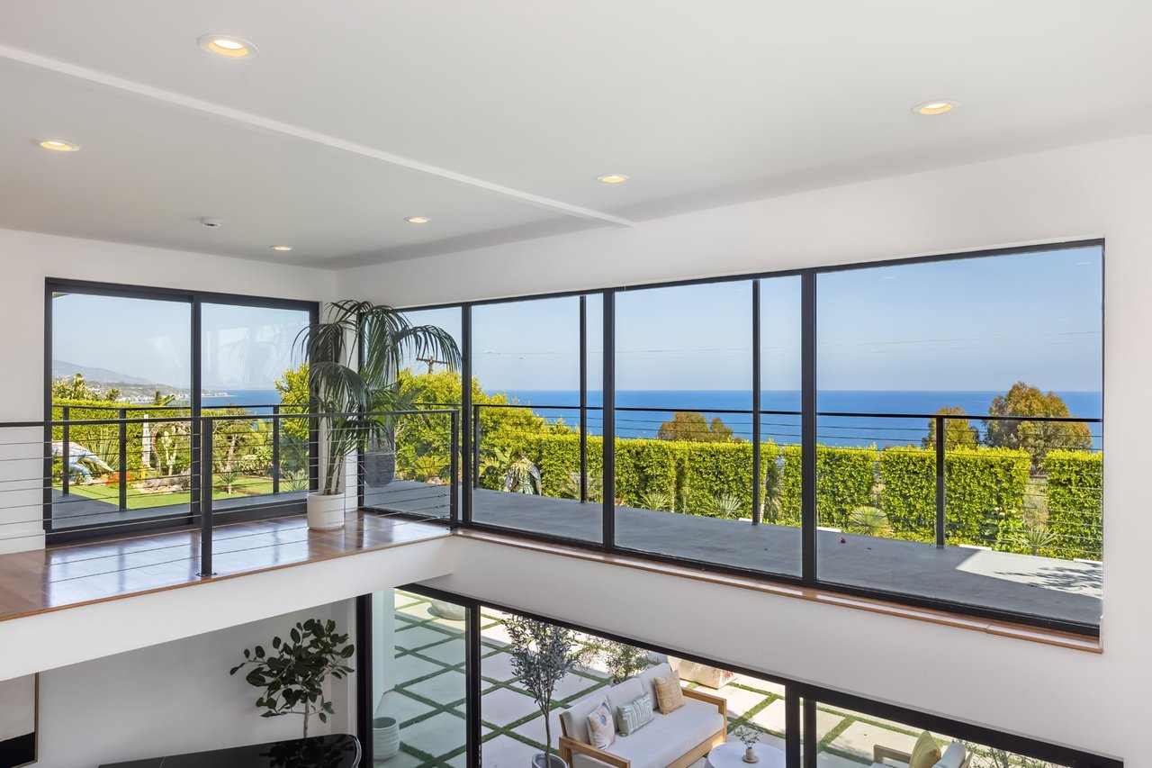 Malibu Luxury 4 BR Home w Pool and Ocean Views