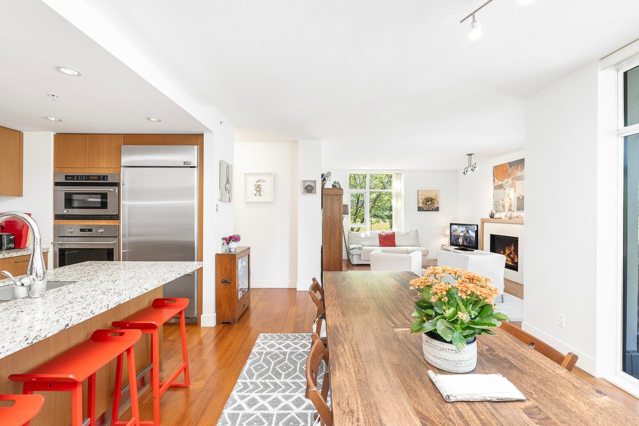 210-5989 Iona Dr