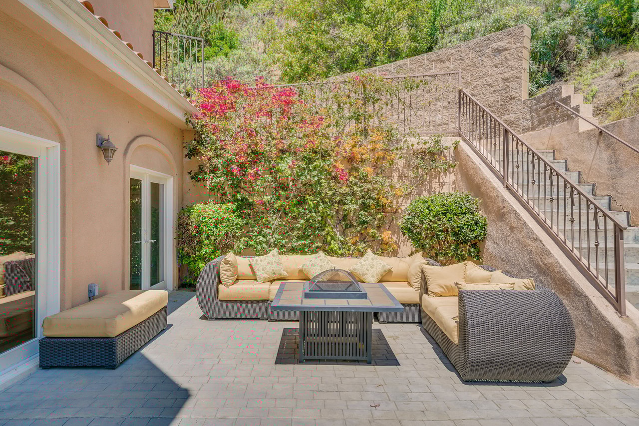 3130 Hollycrest Dr. 