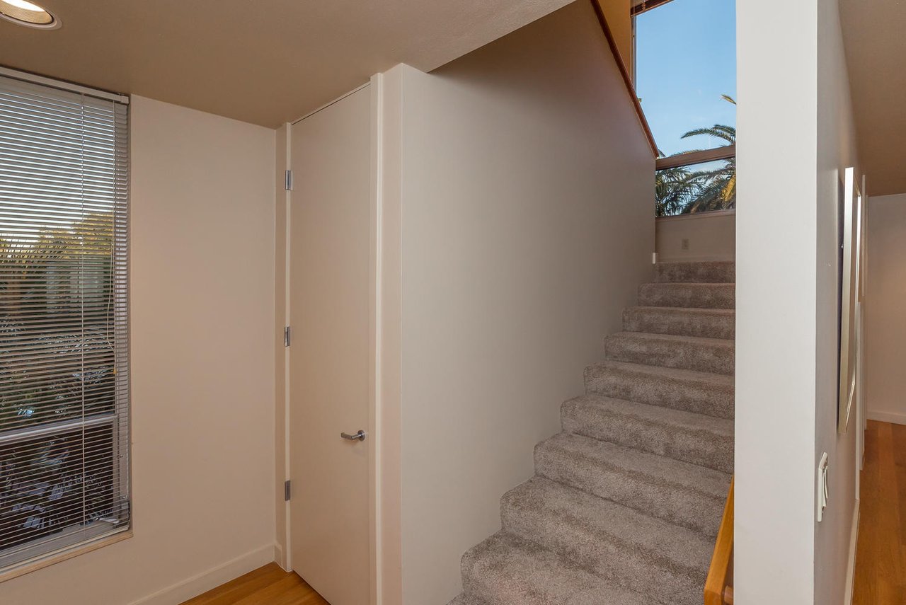 682 Mourning Dove Dr