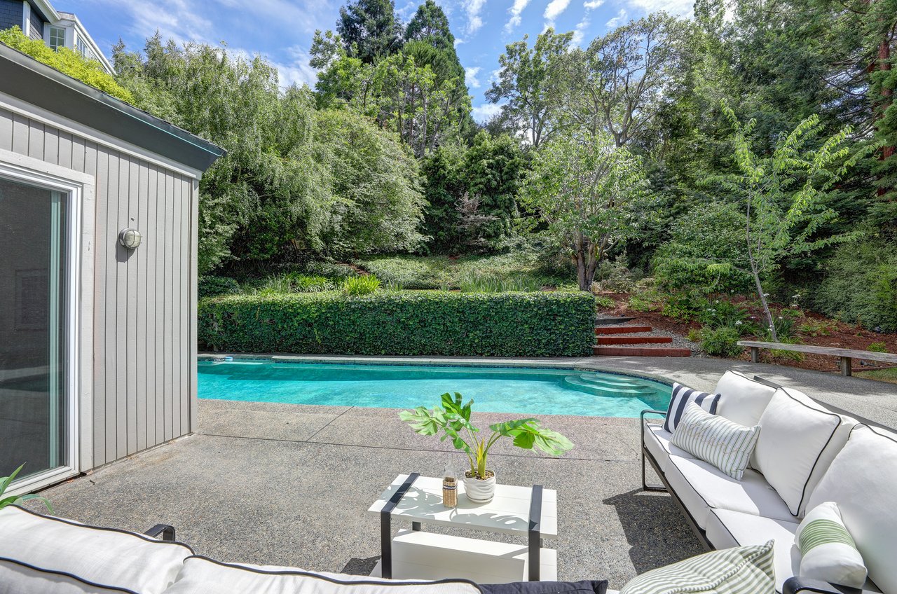 Private Reedlands Residence with a Pool 