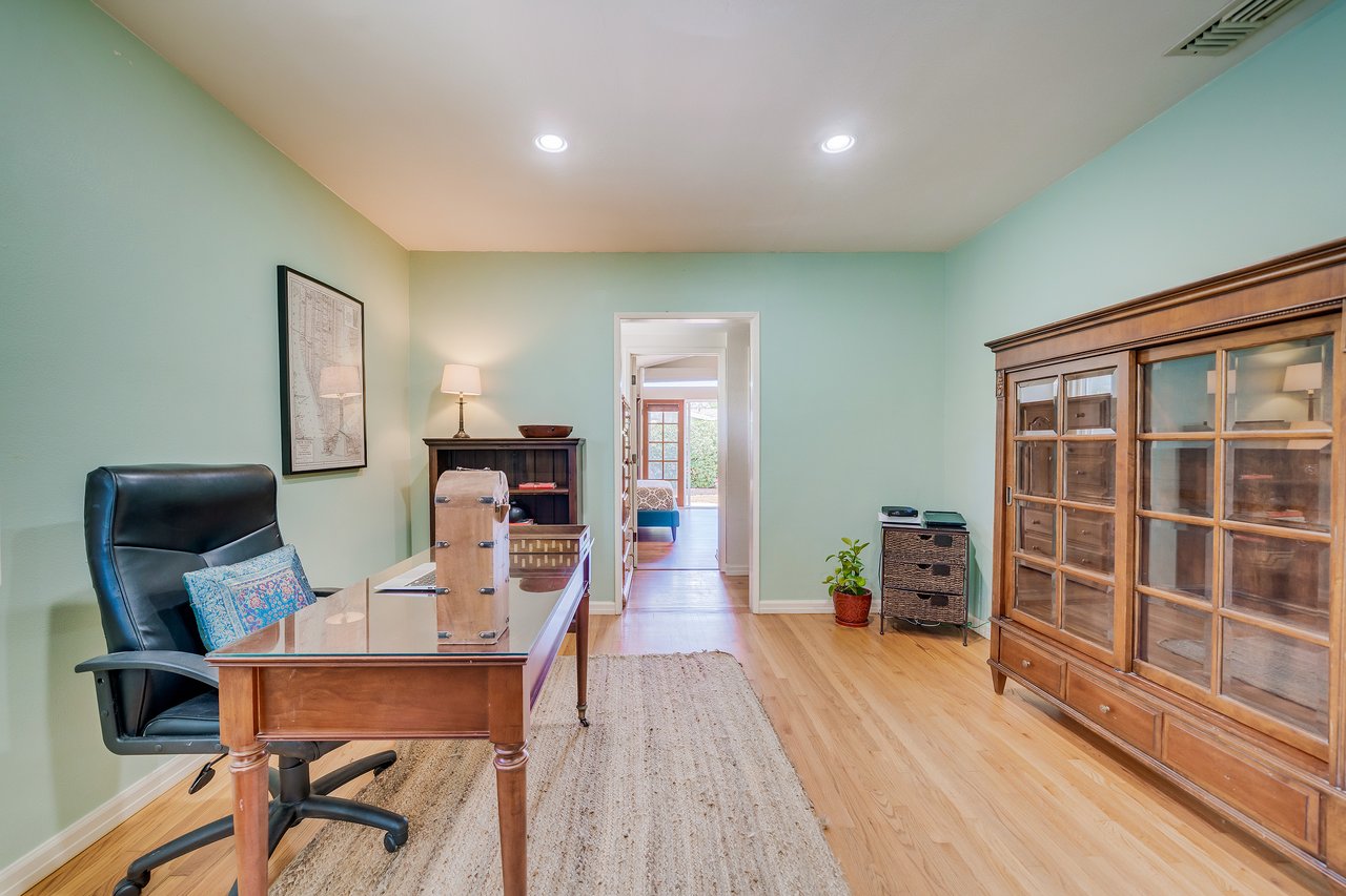 5532 Greenbush Ave.
