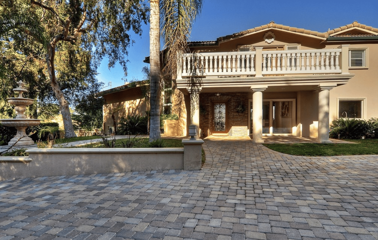 3200 Oakley Drive