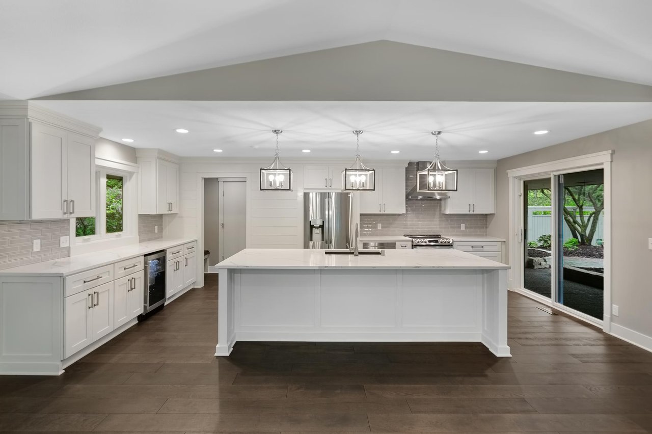 Beautifully Remodeled Bayswater Townhome!
