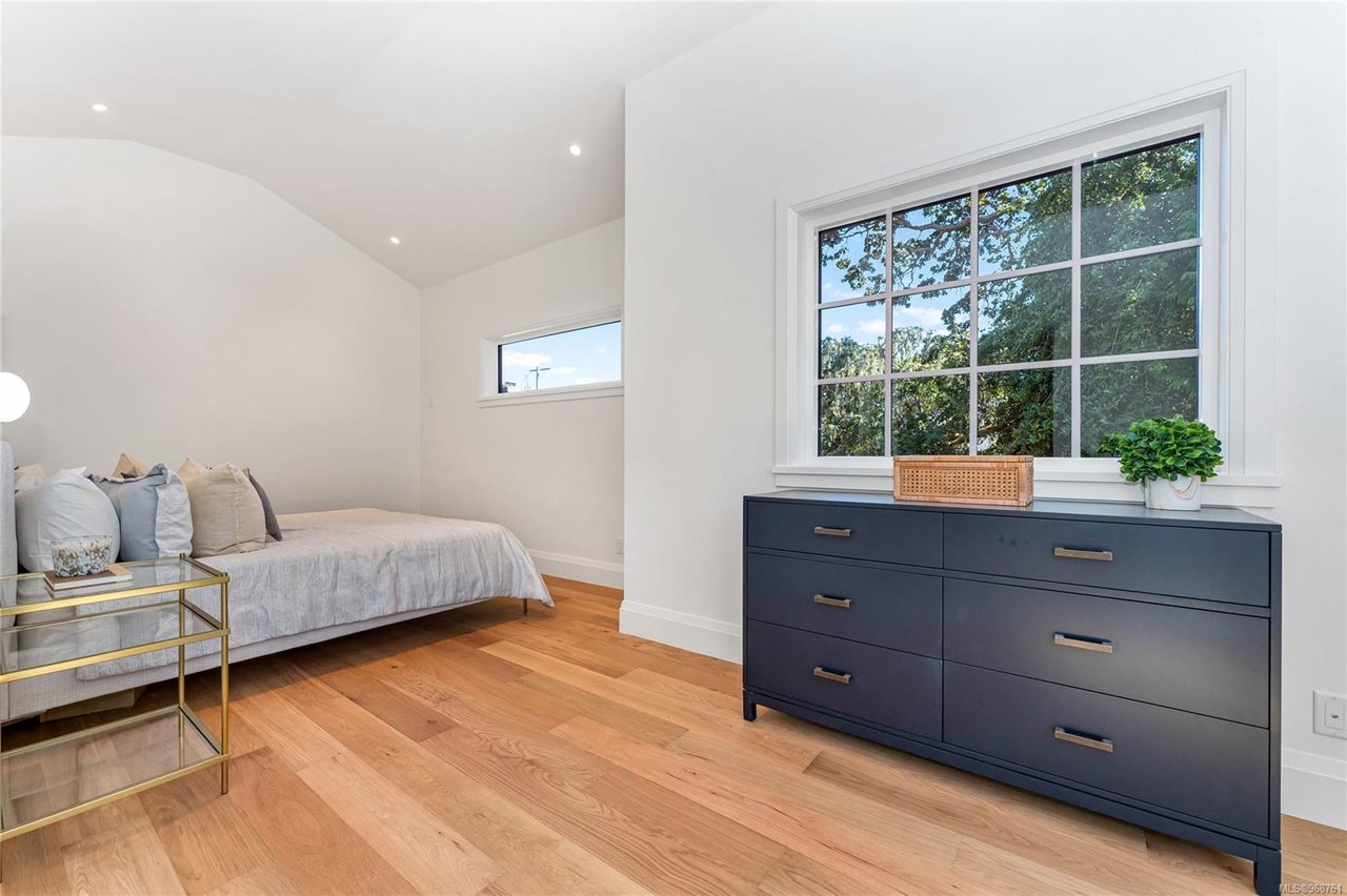 736 Falkland Rd, Oak Bay
