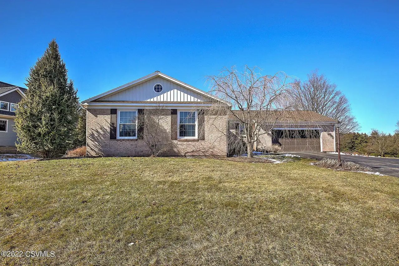 108 Hardscrabble Ln