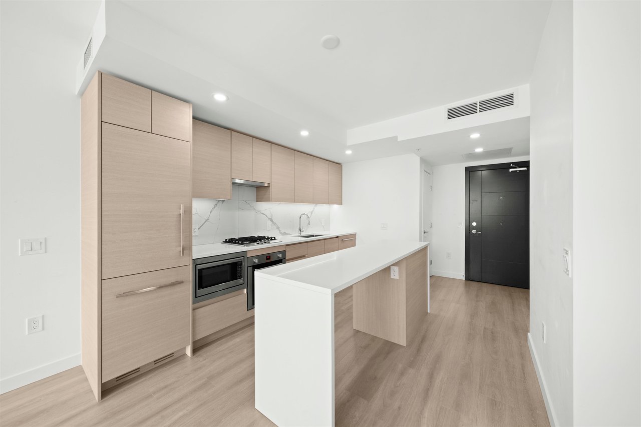 1003-823 Carnarvon St