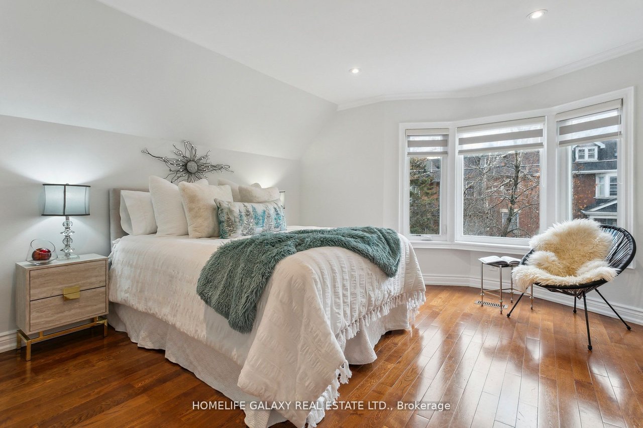 16 Jerome St