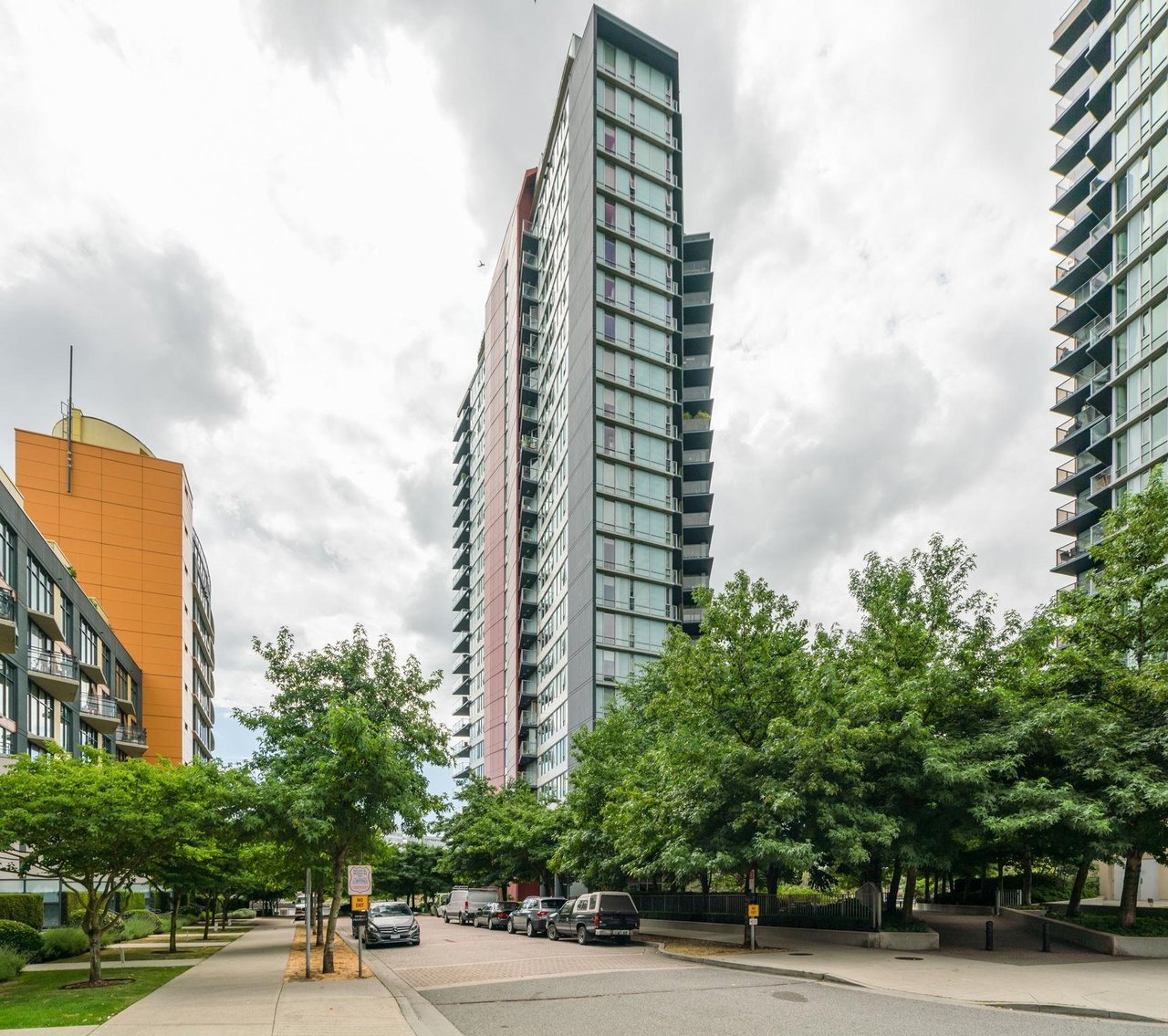 806-8 Smithe Mews