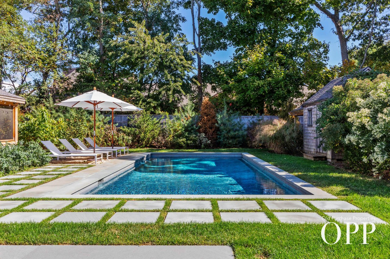 Stylish Cape Cod Retreat in Bellport Village