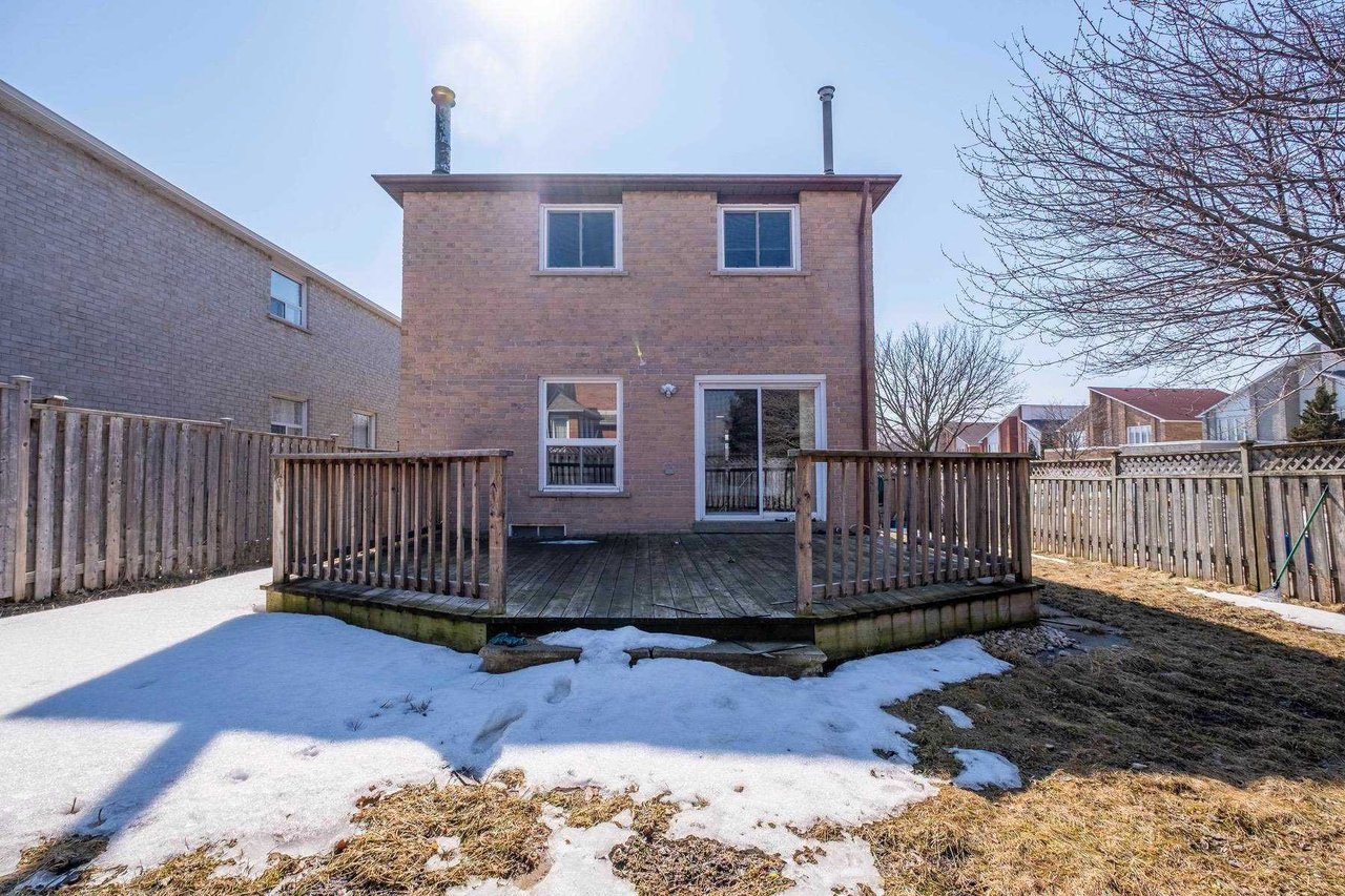 DETACHED CORNER LOT