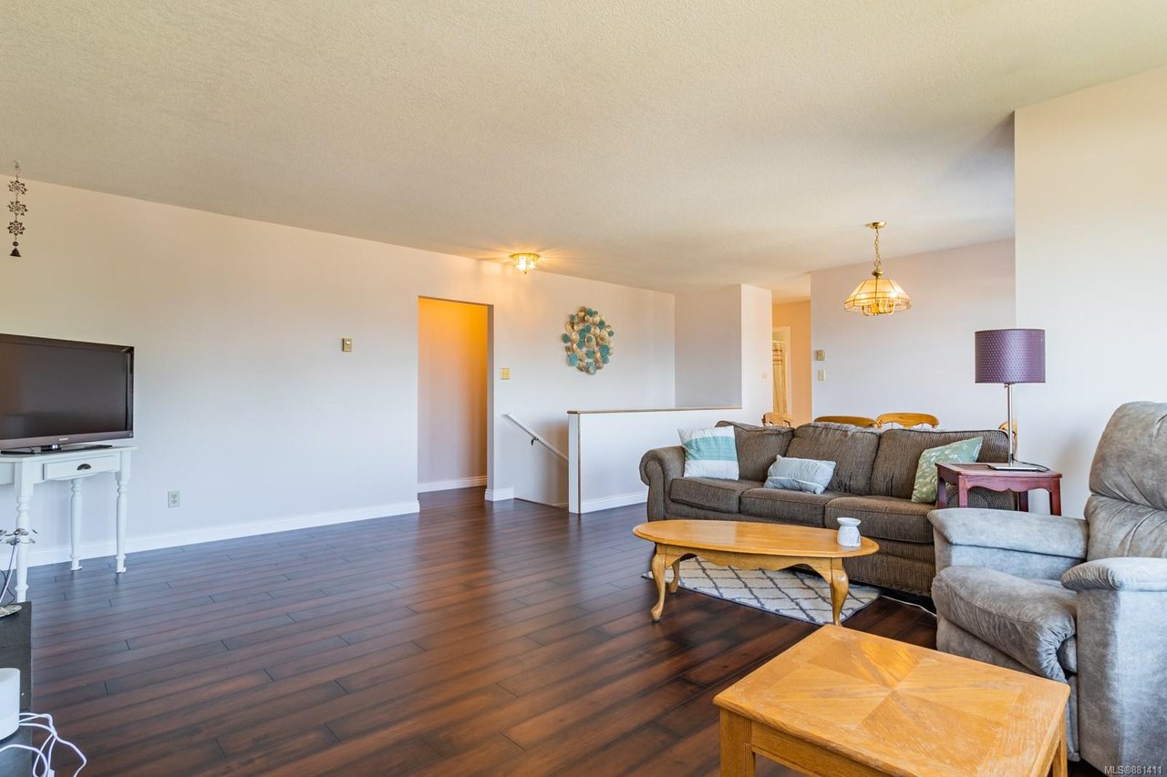 5270 Catalina Dr, Nanaimo