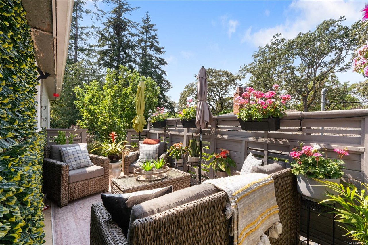 1080 San Marino Cres, Saanich