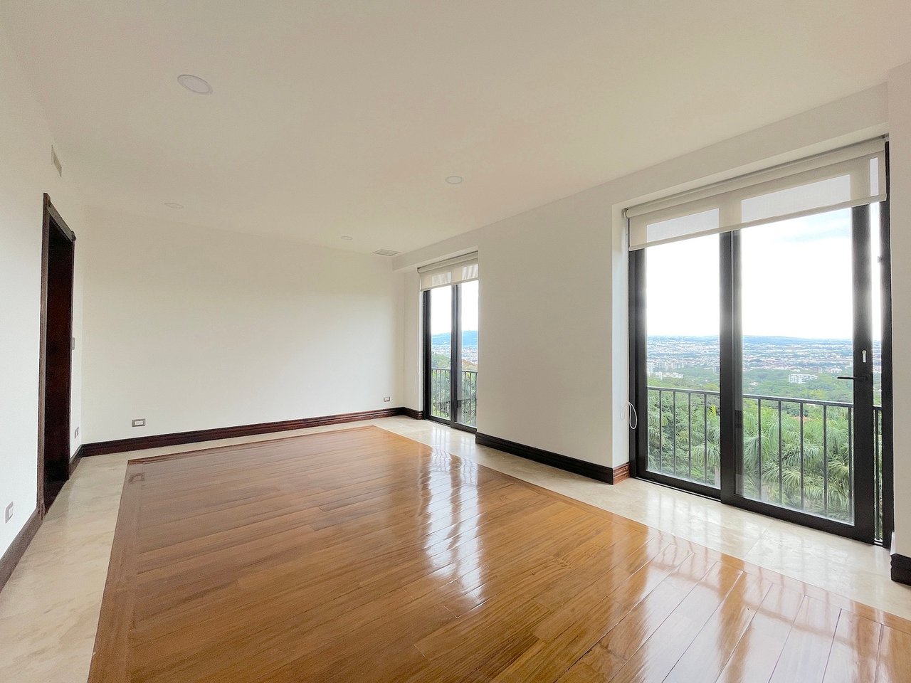 Panoramic Skyline View Condo, Escazu, San Jose
