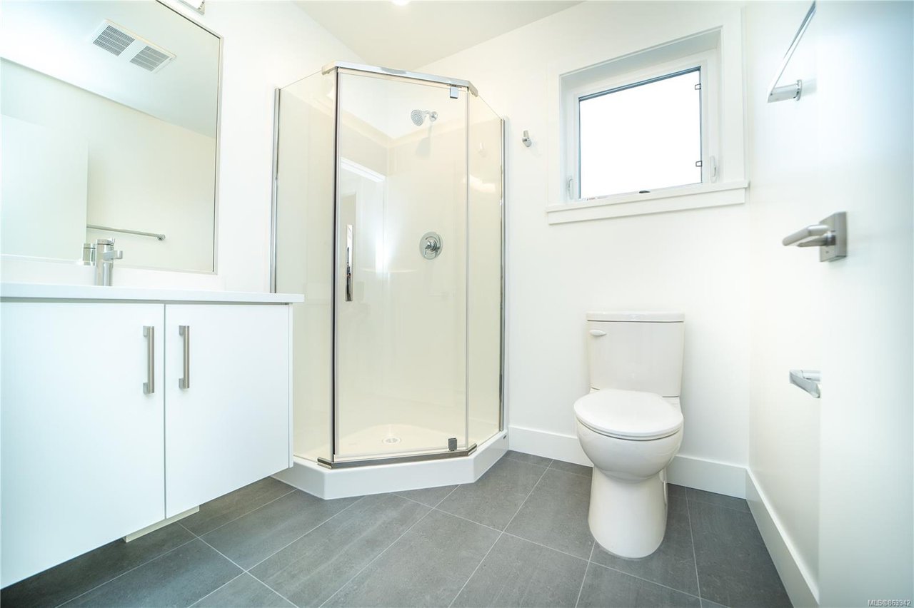 2-1052 Tillicum Rd, Saanich