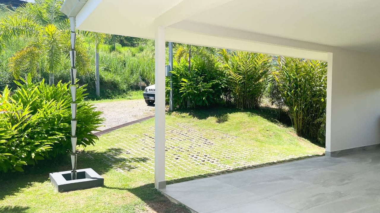 3 Bedroom House with Ocean View in Gated Community