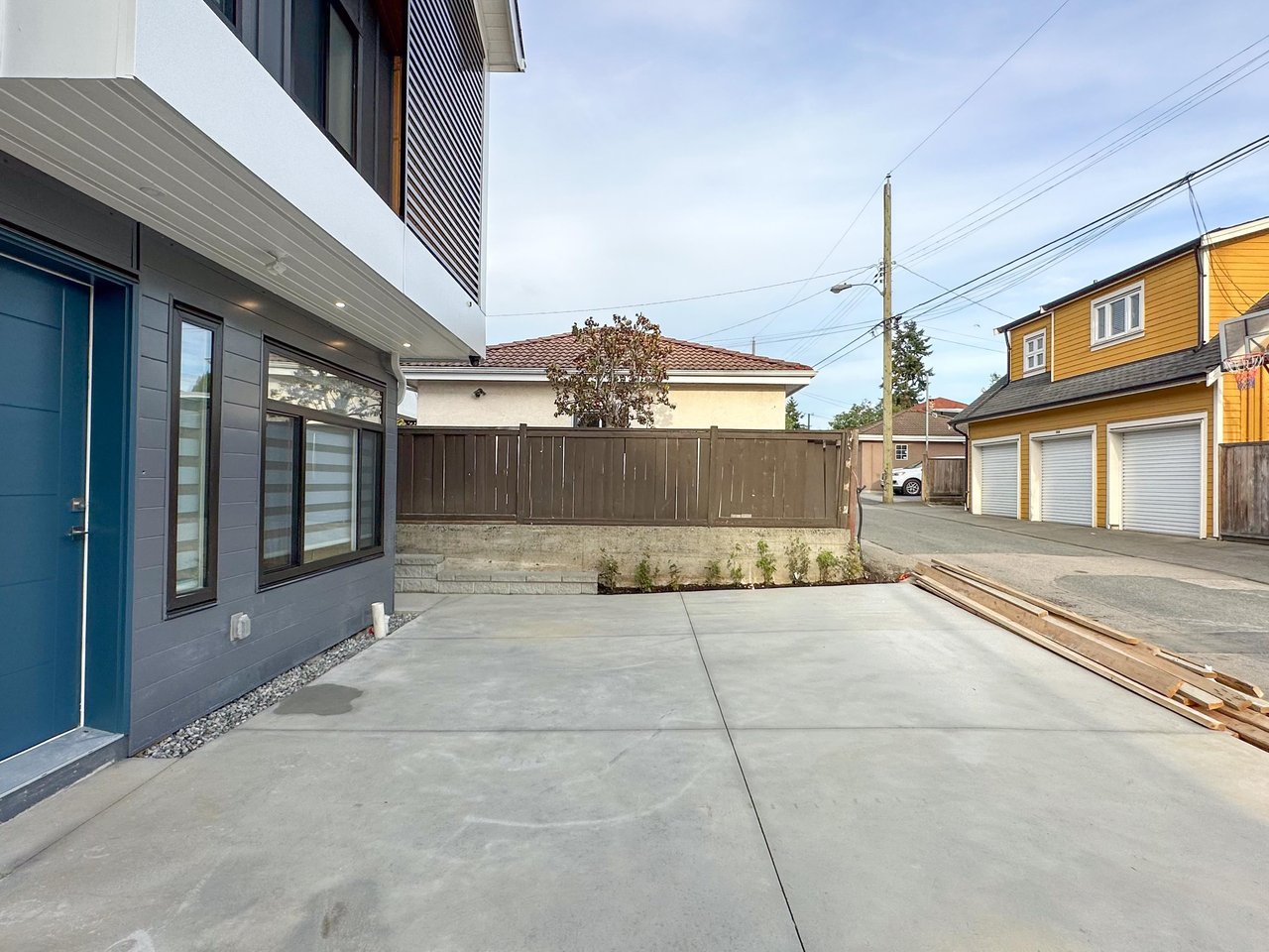 2340 E 40th Ave