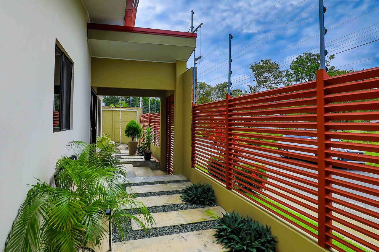 Beautiful Modern Home Manuel Antonio