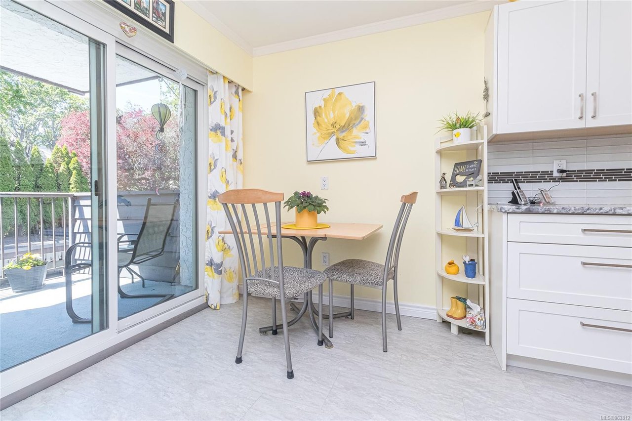 304-1665 Oak Bay Ave