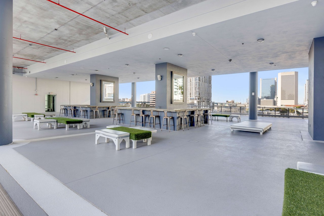 690 SW 1Ct #2308 Miami FL-33130