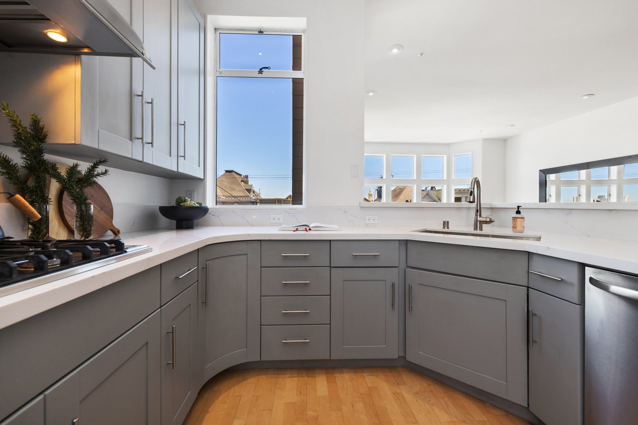 Generously Sized Condo Near Duboce Park