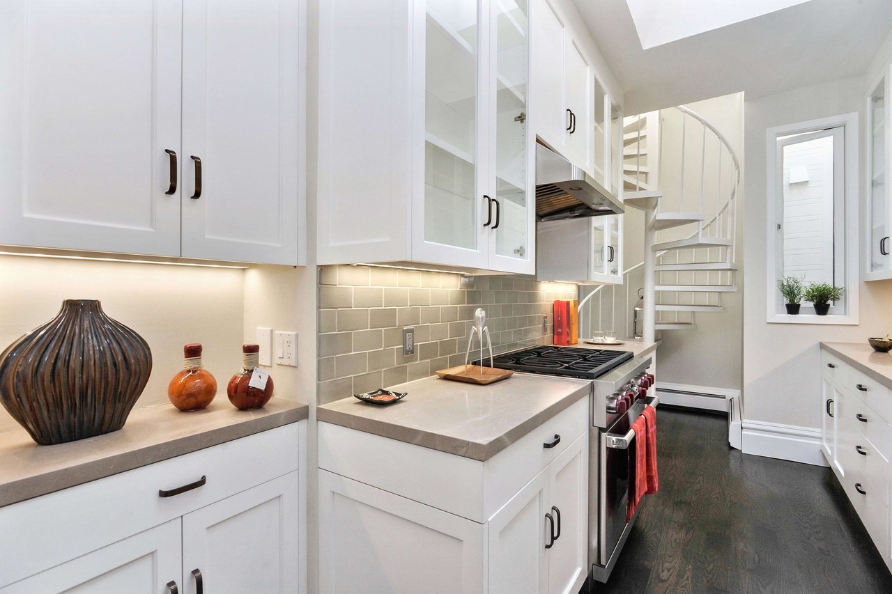 Exceptional Pacific Heights Condominium