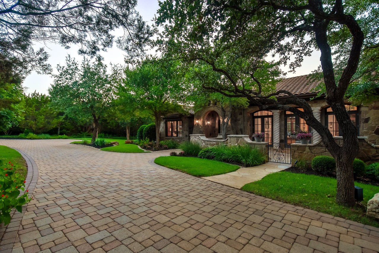 7728 Escala Dr