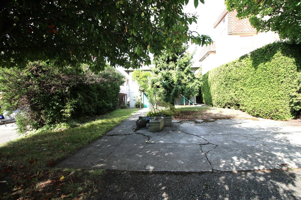 1534 W 71st Ave