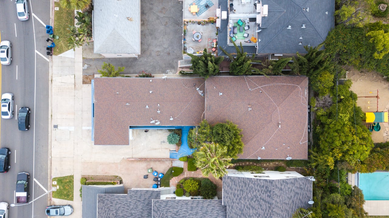 2121 S Beverly Glen