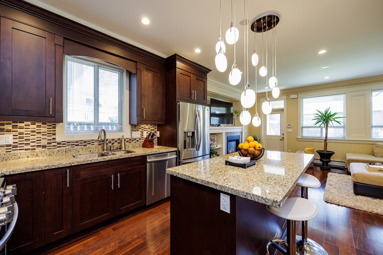 335 E 15th Street, North Vancouver