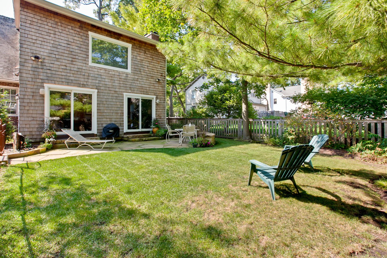 Open Floor Plan and Architectural Detailing