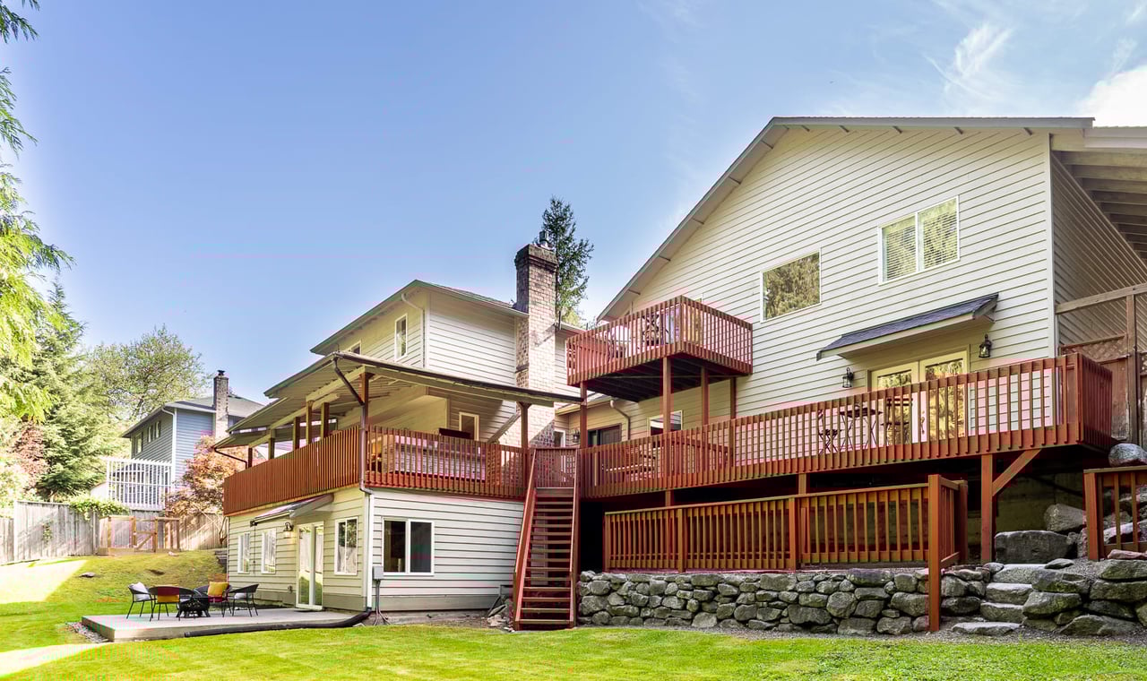 Spacious Duvall Residence