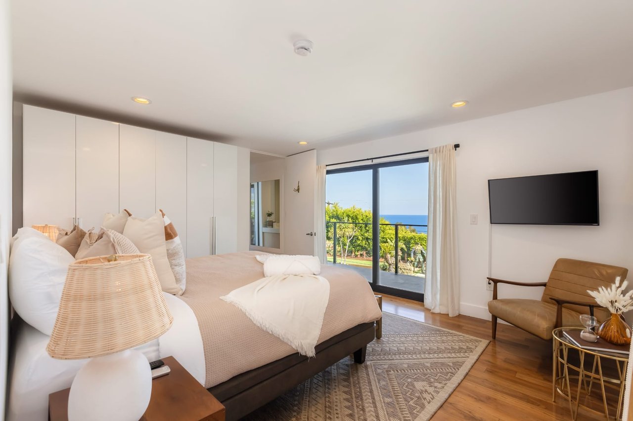 Malibu Luxury 4 BR Home w Pool and Ocean Views