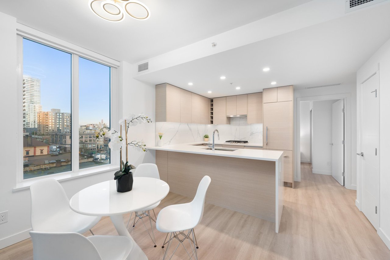 1005-823 Carnarvon St