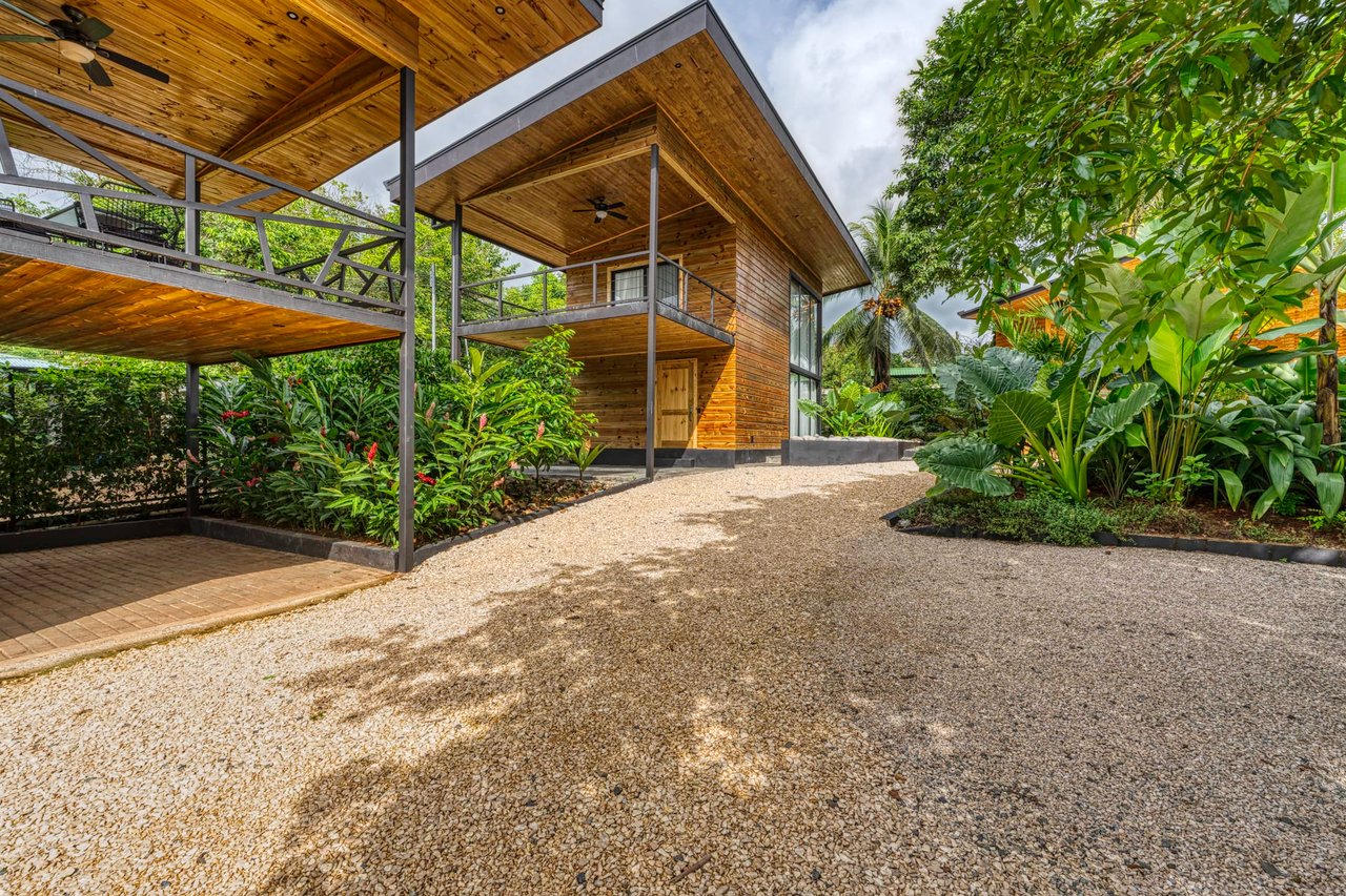 Modern Tropical Villas walking distance to Uvita Town
