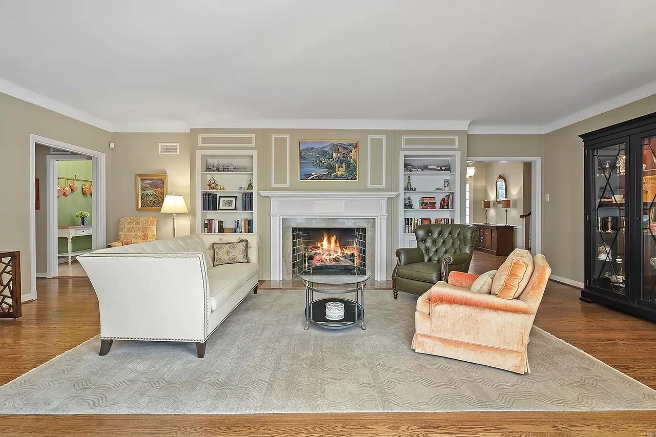 1 Robin Hill Ln
