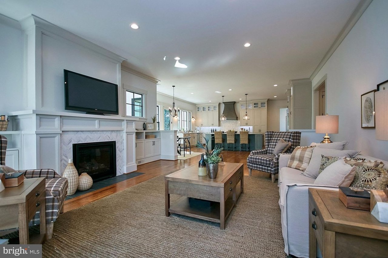 3313 John Marshall Dr