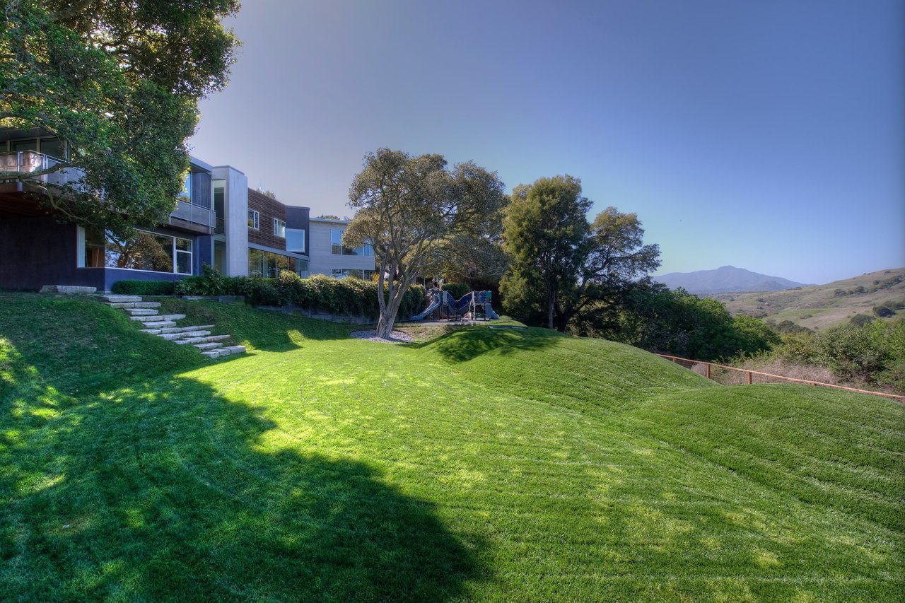 Tiburon's Award-Winning Modern Masterpiece-       Represented Seller