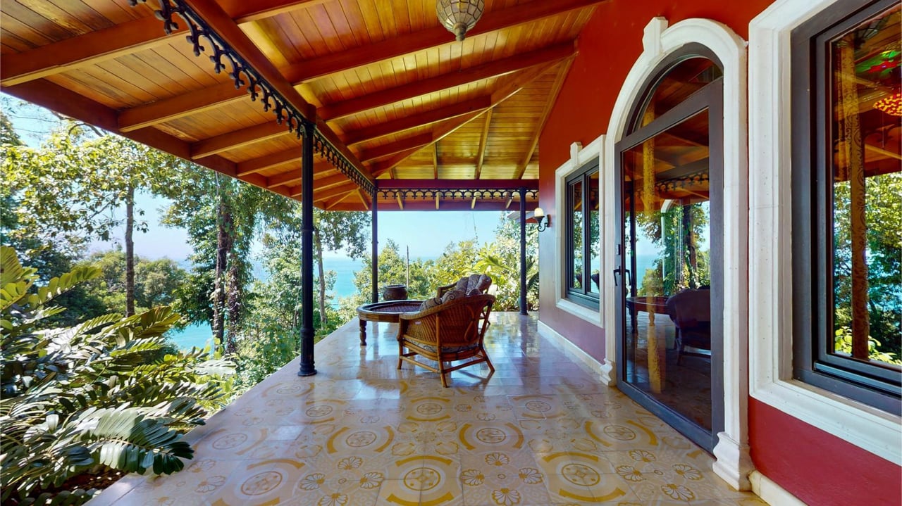 Colonial Oceanfront Estate, Dominical, Puntarenas