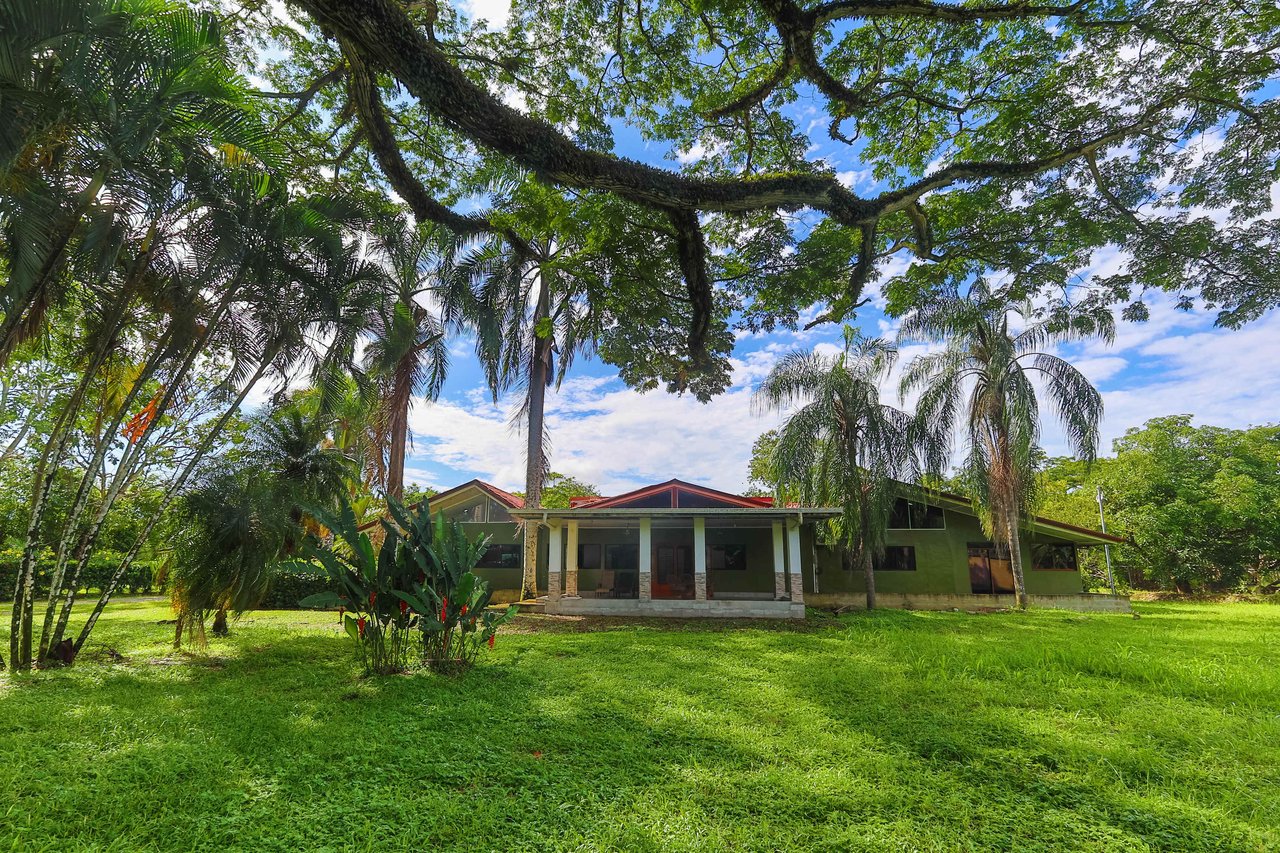 La Casona, 5 BDR Home Close To Quepos Town 