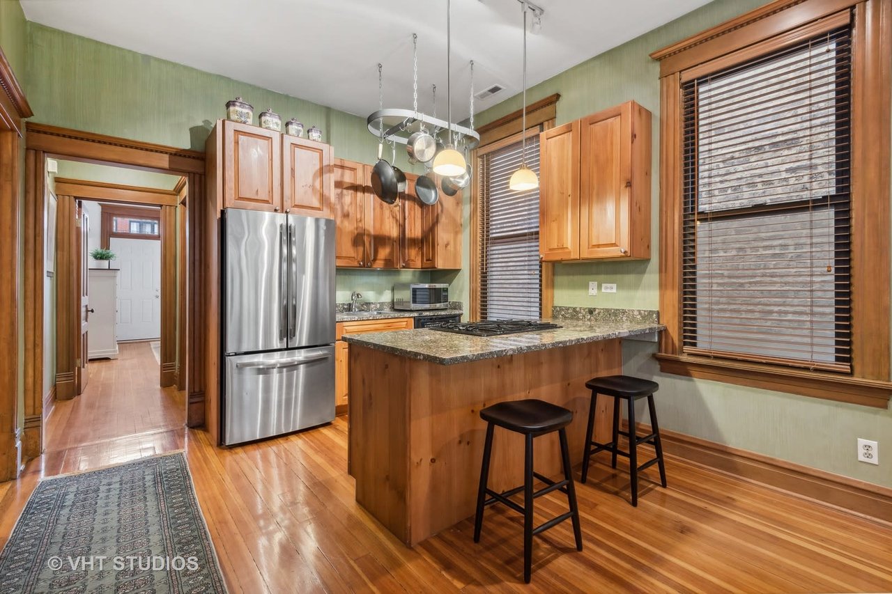 2044 W Haddon