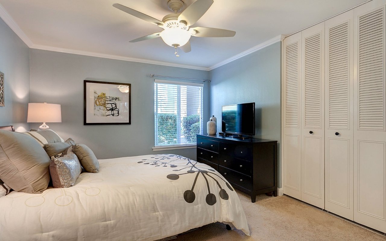 2564 Walnut Blvd, #107