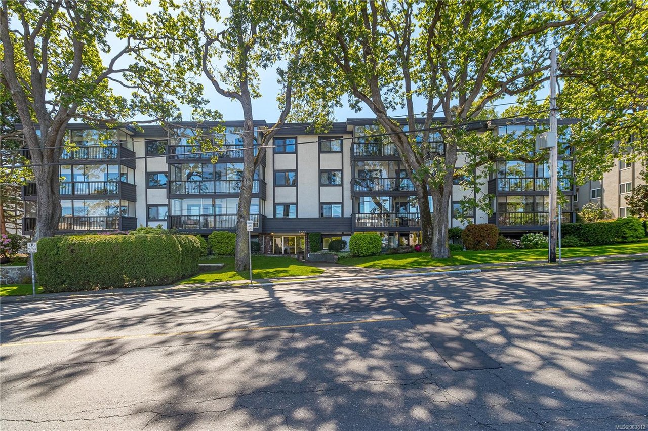 304-1665 Oak Bay Ave